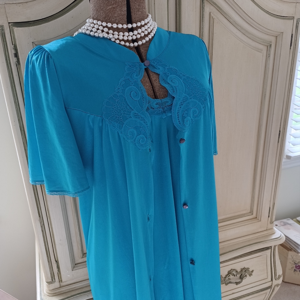 BEAUTIFUL VINTAGE RICH TEAL TWO PIECE NYLON PEIGNOIR SET BY "J.C.PENNEY".